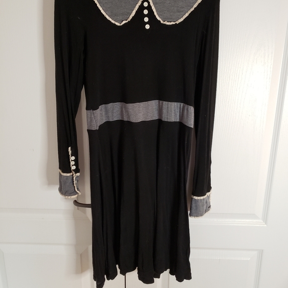 Dress - Picture 1 of 3